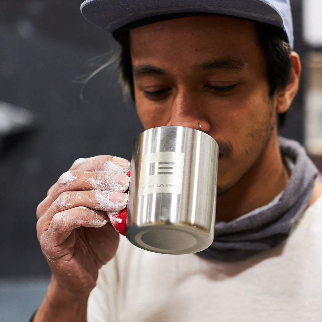 Mug à café for Sale avec l'œuvre « Prises d'escalade » de l'artiste OhJaye
