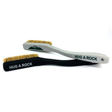 Upload image to gallery, brosse hug a rock
