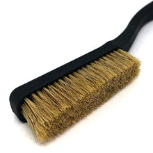 Upload image to gallery, brosse hug a rock
